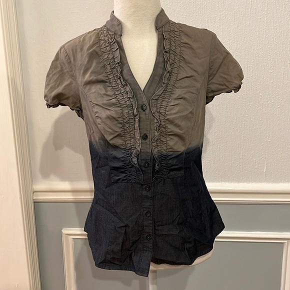 NWOT EXPRESS BUTTON UP CHAMBRAY RUFFLE TOP - SIZE SMALL - Picture 1 of 11